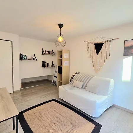 Ancienne Cave Renovee & Terrasse Ensoleillee * Pollestres